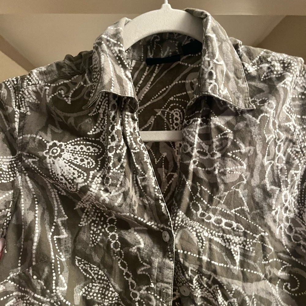 Fun patterned button up - Picture 2 of 3